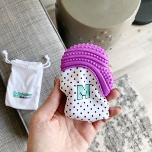 BRAND NEW NEVER USED MUNCH MITT TEETHING MITTEN